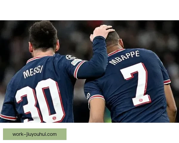 本泽马欧冠淘汰赛连续帽子戏法震撼全场 成为历史传奇时刻